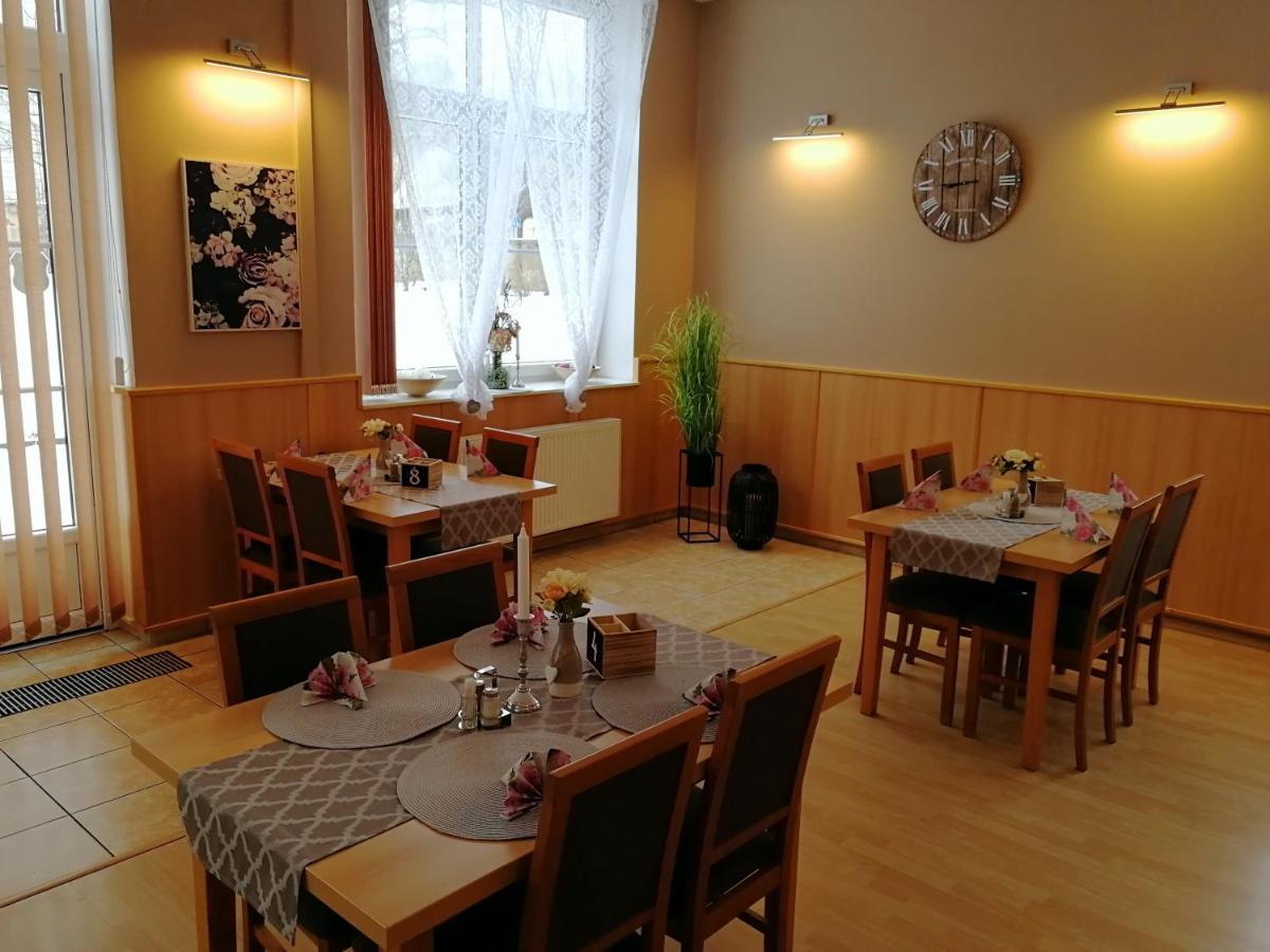 Vzdelavaci Stredisko A Hotel Varnsdorf Buitenkant foto