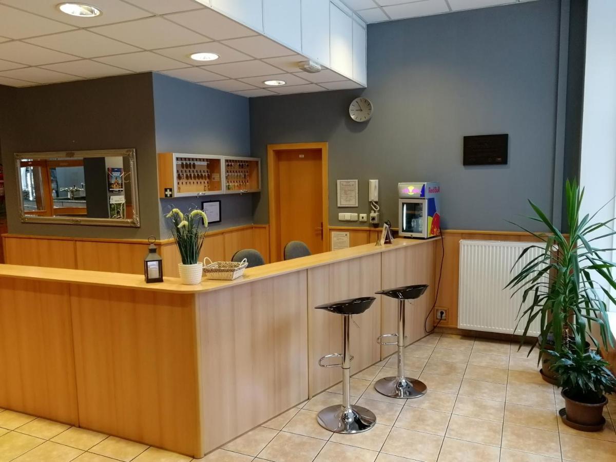 Vzdelavaci Stredisko A Hotel Varnsdorf Buitenkant foto