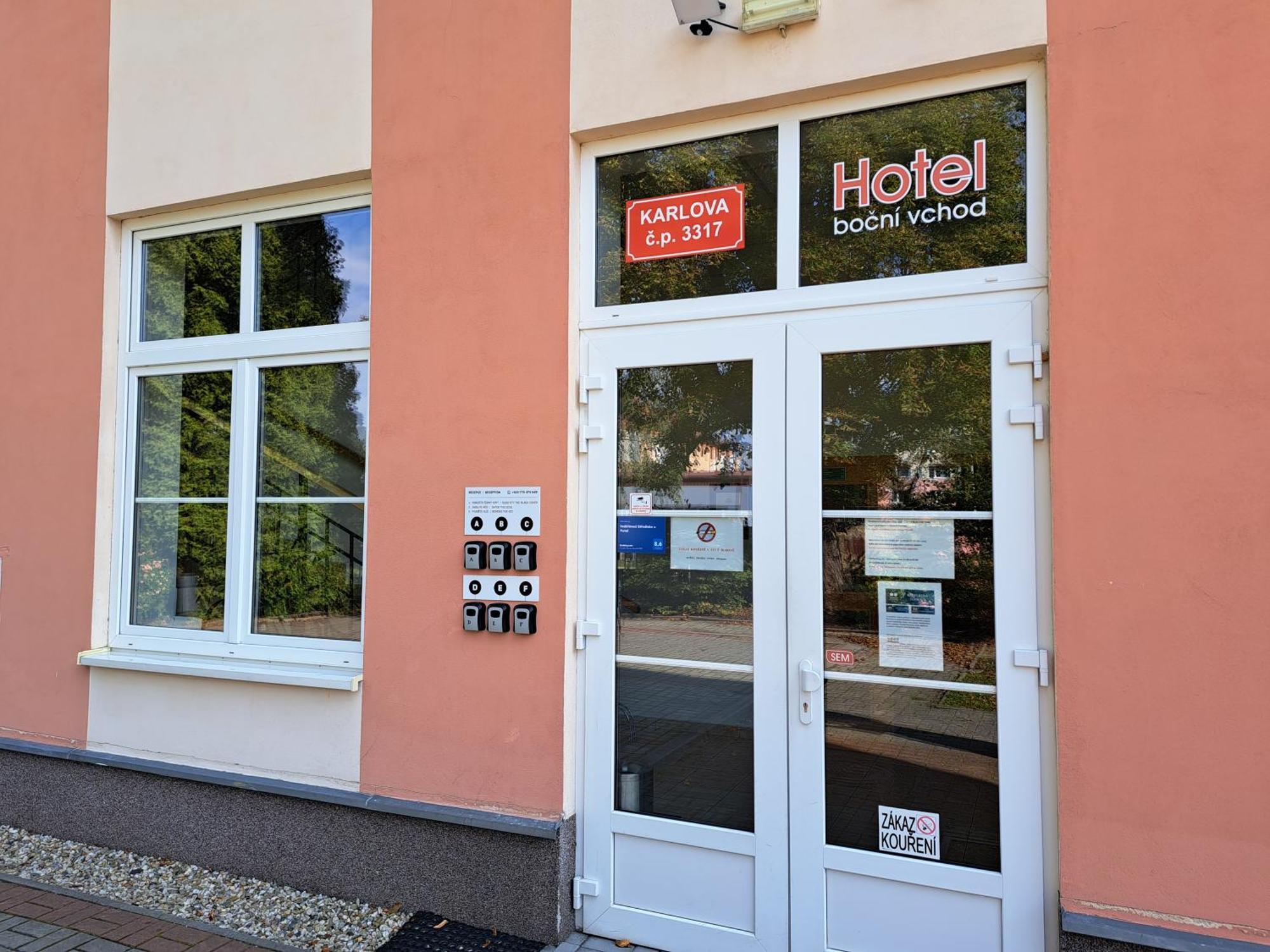 Vzdelavaci Stredisko A Hotel Varnsdorf Buitenkant foto