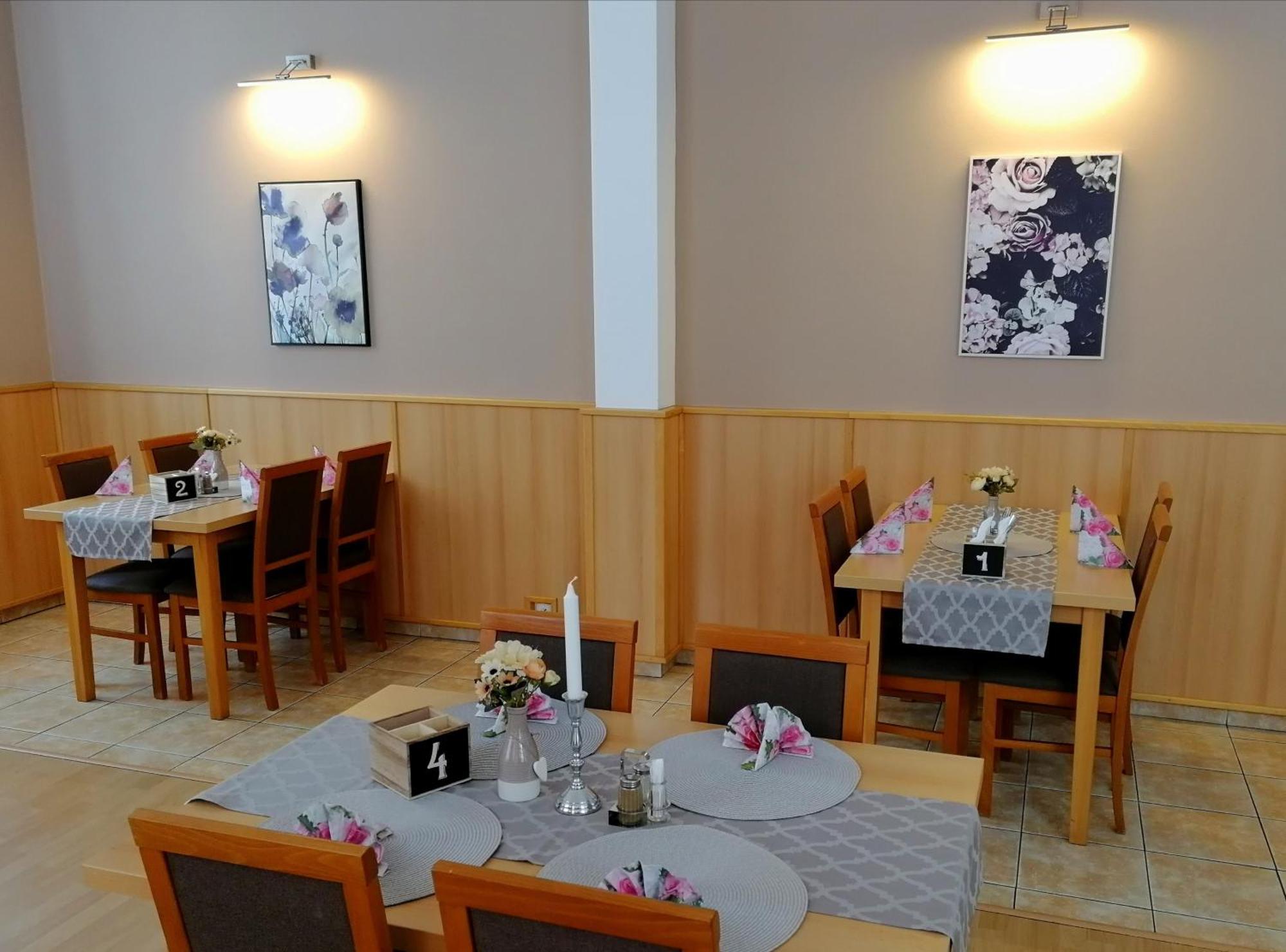 Vzdelavaci Stredisko A Hotel Varnsdorf Buitenkant foto