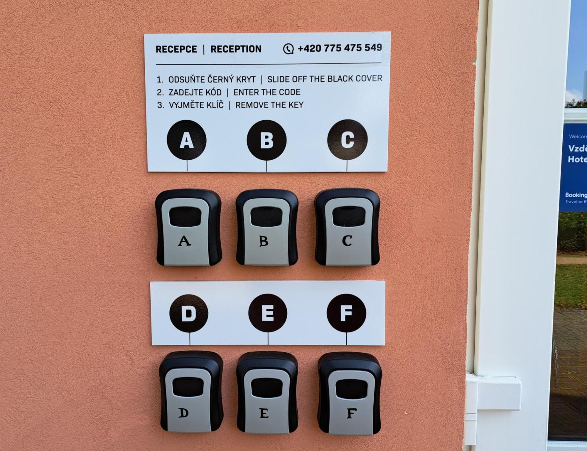 Vzdelavaci Stredisko A Hotel Varnsdorf Buitenkant foto