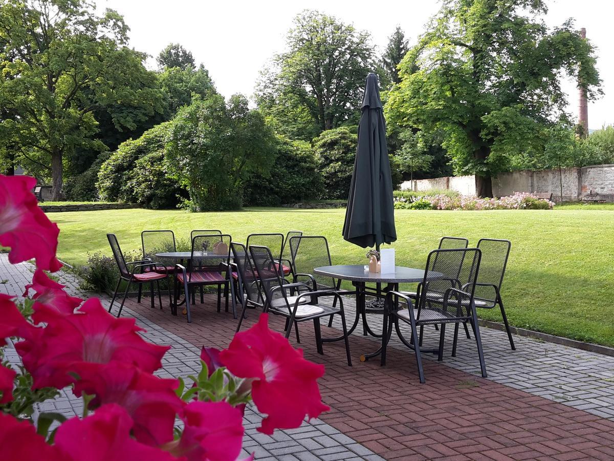 Vzdelavaci Stredisko A Hotel Varnsdorf Buitenkant foto