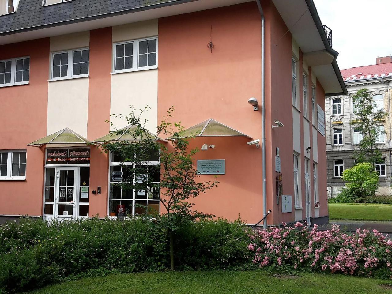 Vzdelavaci Stredisko A Hotel Varnsdorf Buitenkant foto